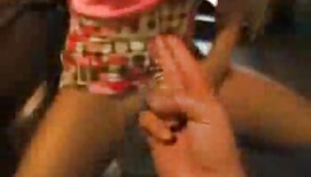 Horny MILF ម៉ោងកណ្ដឹងទទួលបានផ្អៀងសម្រាប់ជារៀងរាល់រន្ធ