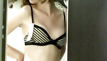 Horny MILF គីមមាសបដារបស់នាងមាត់និង pussy នៅលើការផ្អៀងរឹង